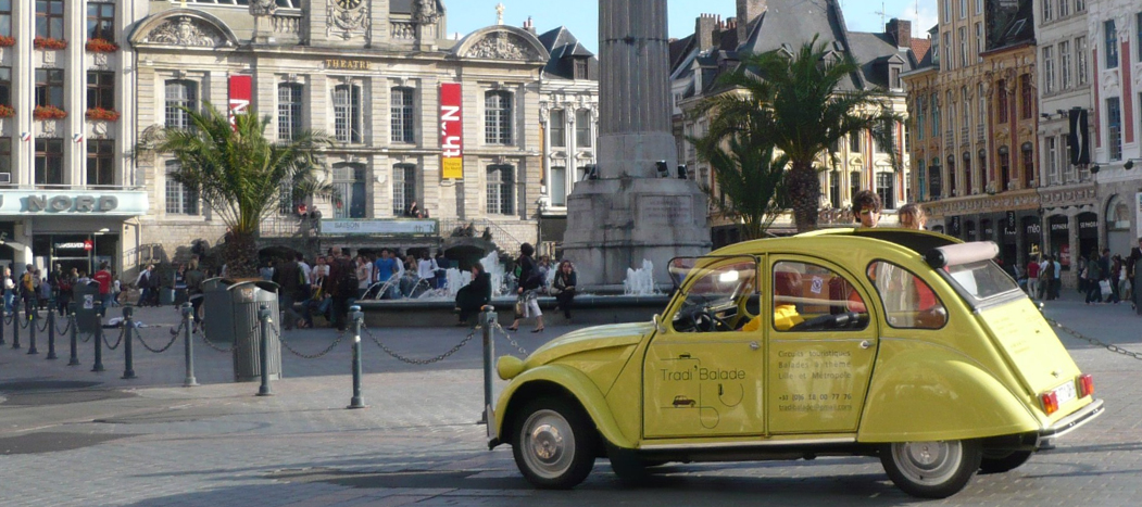 Visites et animations insolites en 2CV à Lille Cadeau original à Lille :  offrez une Tradi'Balade - Visites et animations insolites en 2CV à Lille