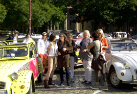 Visites et animations insolites en 2CV à Lille Cadeau original à Lille :  offrez une Tradi'Balade - Visites et animations insolites en 2CV à Lille